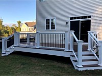 <b>pele Deck with White TimberTech Permier Handrail with Round Aluminum Hammered Bronze Balusters</b>